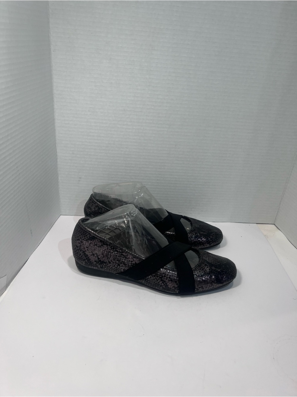 Sparkle Cross-Strap Ballet Flats - Black